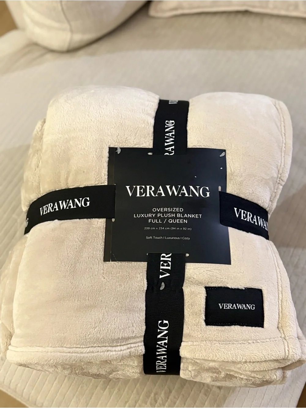 Vera Wang Luxury Plush Oversized Throw Blanket in Beige Full/Queen